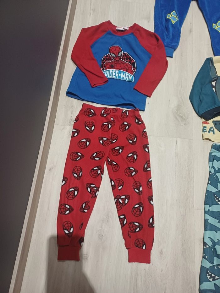 Lot de 3 pyjamas garcon 4 ans tbe - photo numéro 4