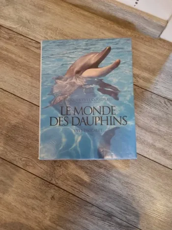 Livre Le monde des dauphins
