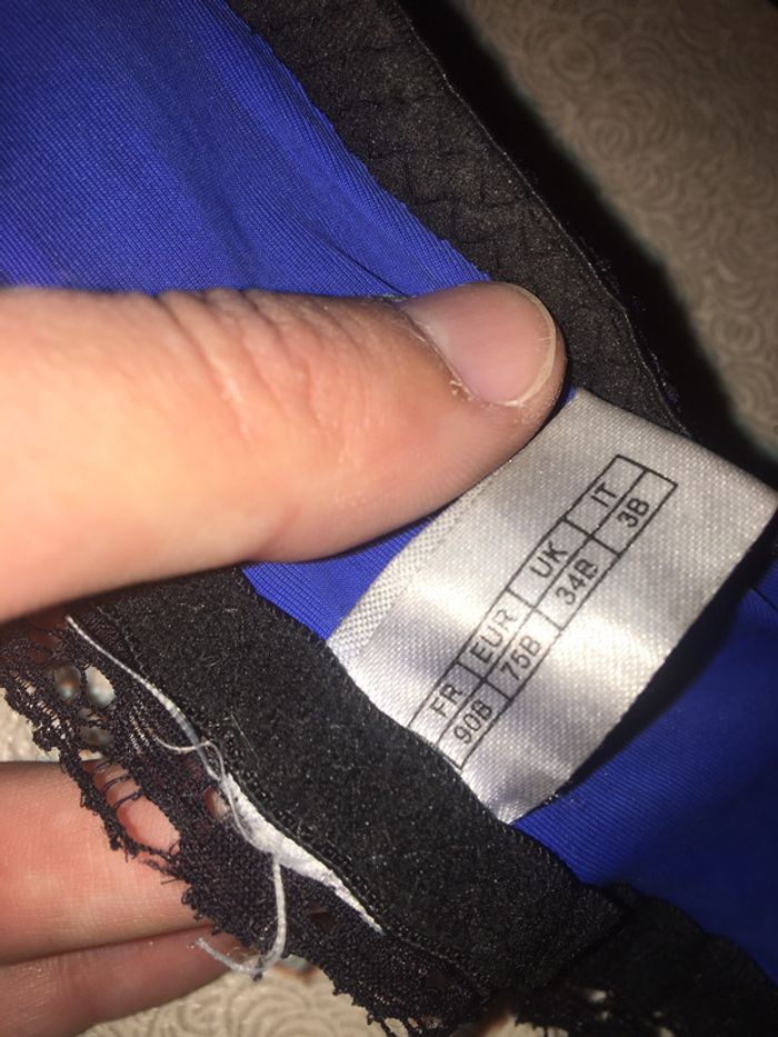 Soutien gorge bleu et noir dentelle - photo numéro 3