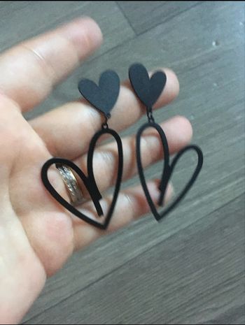 Boucles d’oreilles pendantes NEUVES pour femme, en forme de cœurs 🖤 couleur noir
