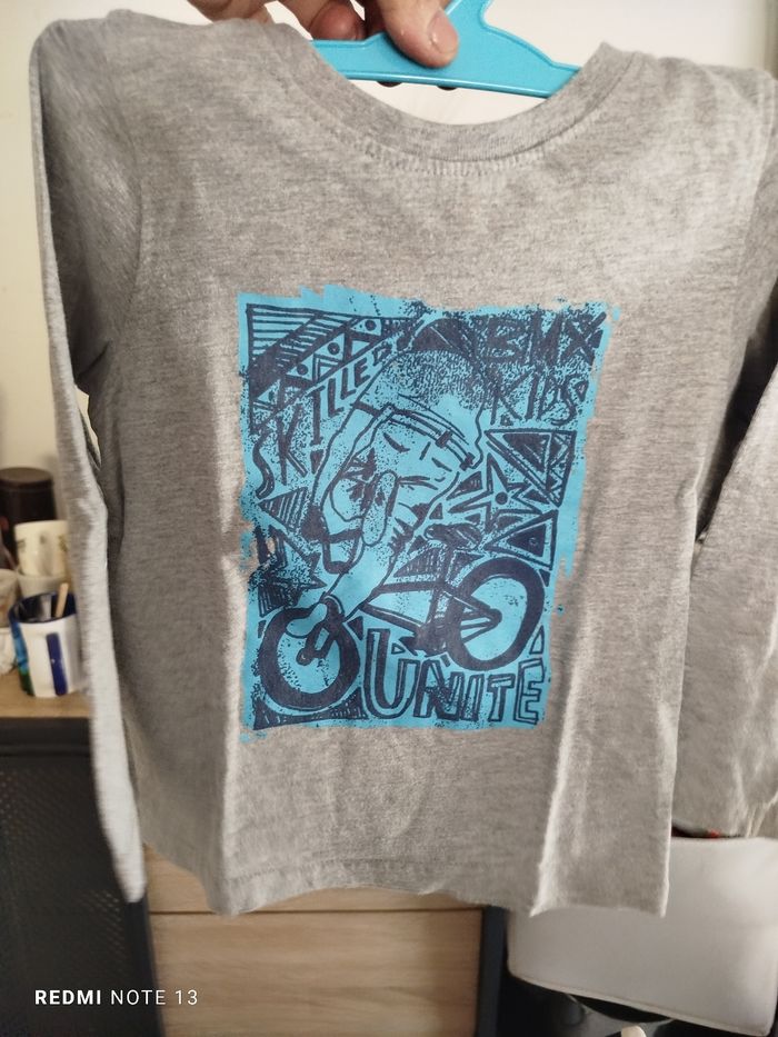 #kytie3ansgarcon. Tee-shirt manches longues taille 3 ans