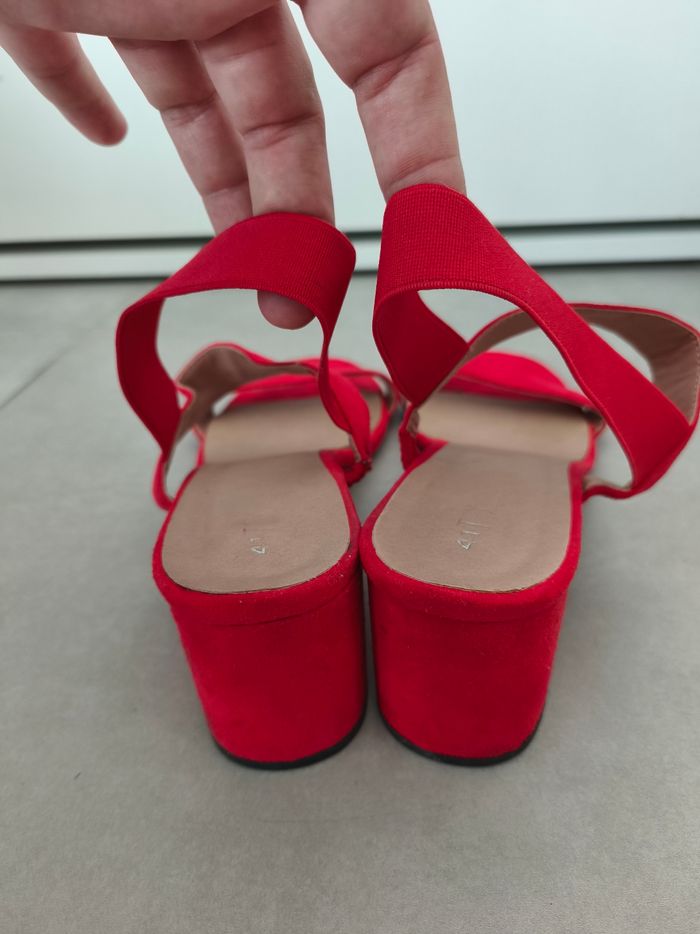 Sandales à talons rouge - photo numéro 4