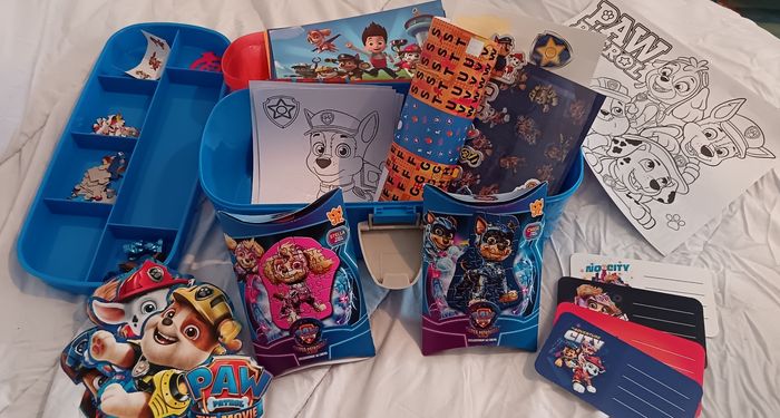 Ensemble activités dessins, autocollants, puzzle et autres Pat Patrouille