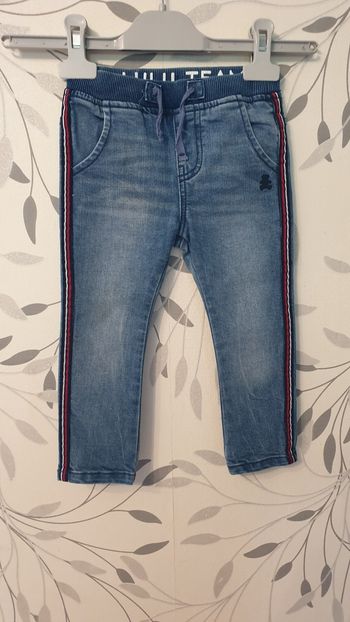Jean's slim bleu marque lulu castagnette taille 24 mois