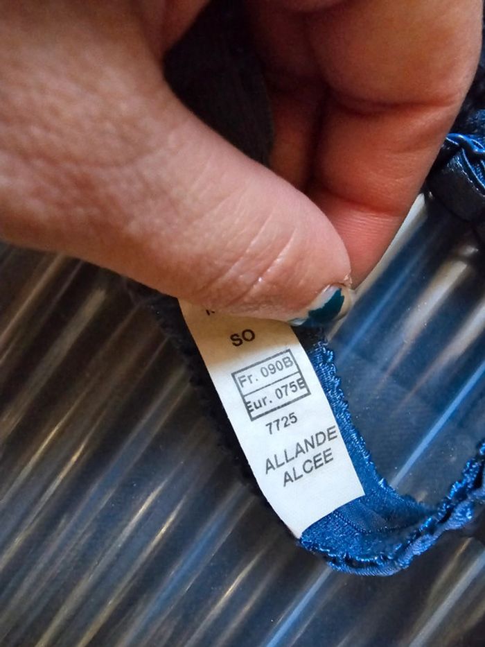 Soutien gorge bleu - photo numéro 3