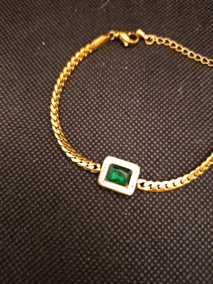 Bracelet acier inoxydable neuf avec etiquette pierre verte et oxyde de zirconium blanc. - photo numéro 2