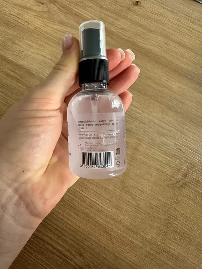 Spray fixateur maquillage - photo numéro 3