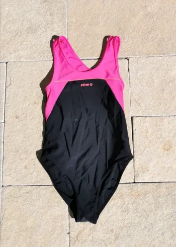 Maillot de bain etirel neuf 12 ans