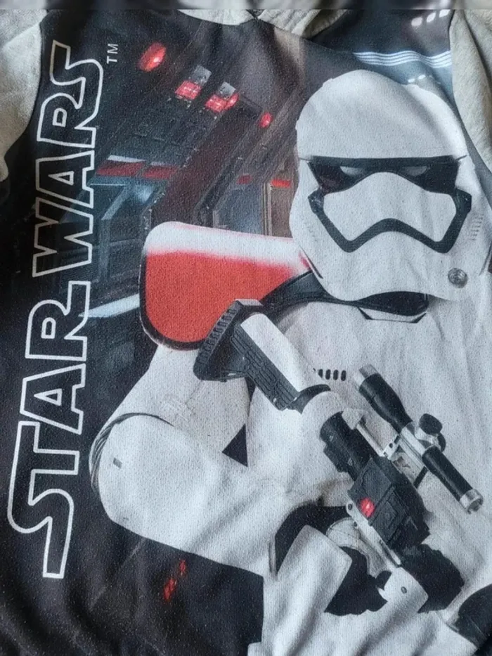 Pull Starwars taille 11/12 ans Offert si lot - photo numéro 4