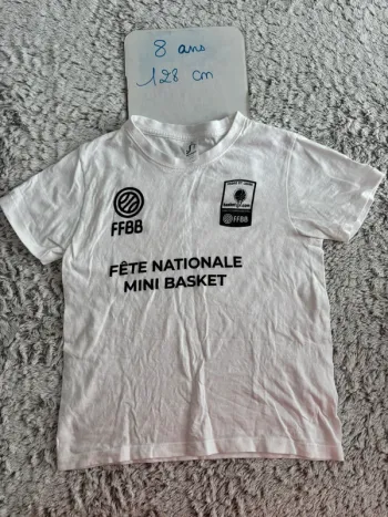 T-shirt basket