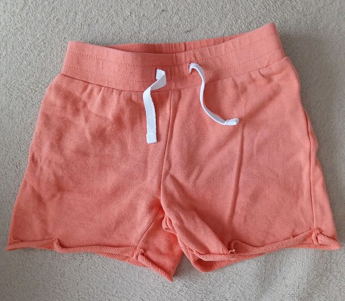 Short orange saumon kiabi 4ans
