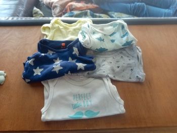 Lot de bodies garçons sans manche 86-92 cm