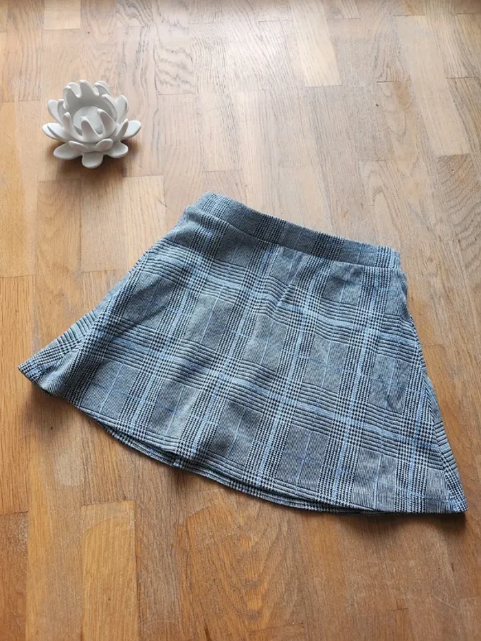 Jupe grise - photo numéro 4