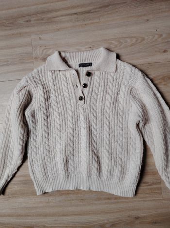 Pull blanc crème col avec bouton