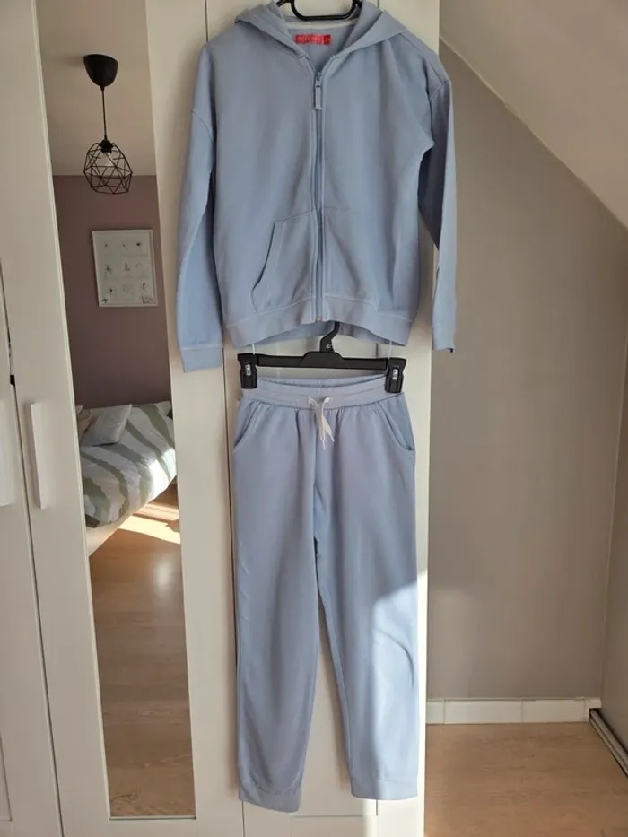 Ensemble jogging enfant taille 12 ans