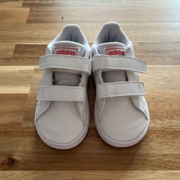 Basket  adidas taille 22