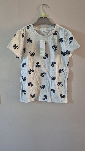 T-shirt neuf taille 7 ans