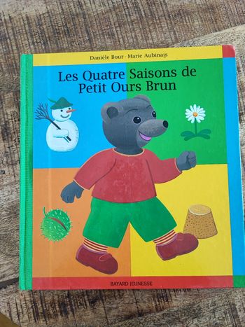 Livre grand format petit ours brun les quatres saisons