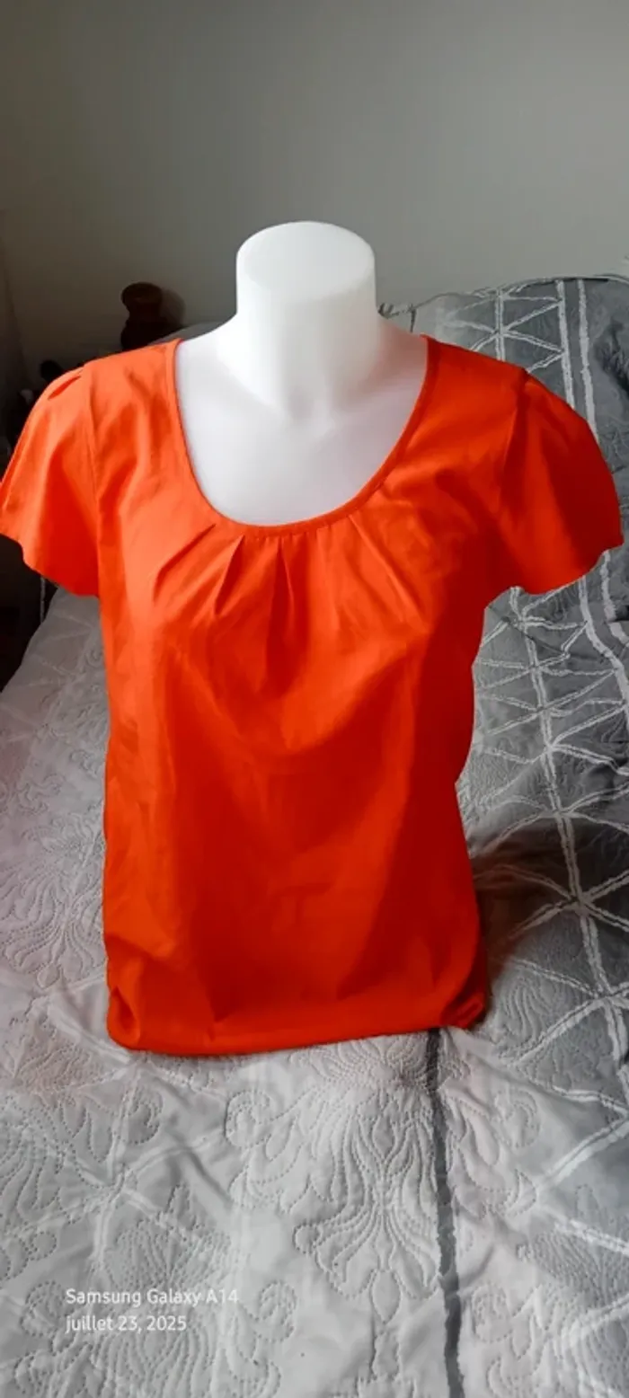 Blouse légère manches courtes col rond ouverture goutte d eau au dos orange femme L