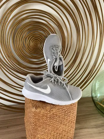 Baskets Nike grises T38