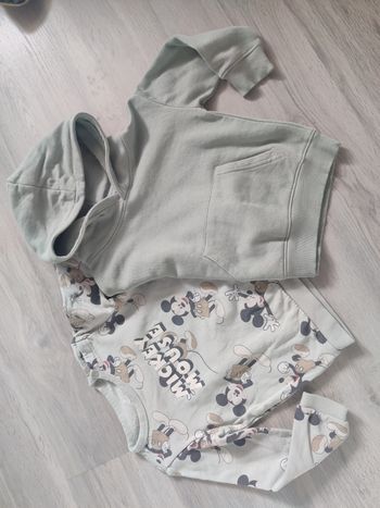 Lot de 2 sweats vert Disney Mickey +  Taille 4 ans