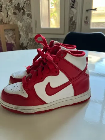 Basket Nike Dunk haute rouges pour enfant