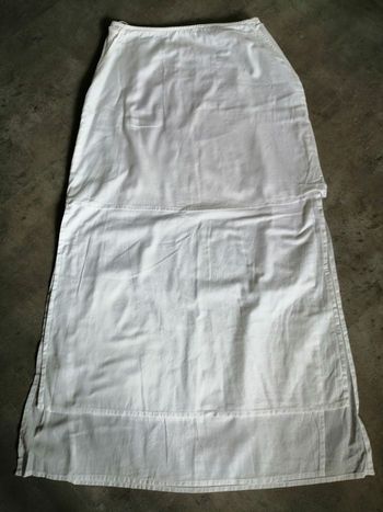 jupe mi longue blanche longueur 95 cm taille 36 Penny Pull (micro tache)