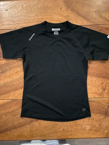 T-shirt noir de randonnée, treck, running