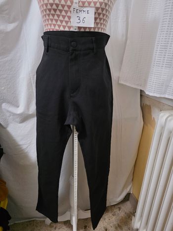 Pantalon,noir,en coton&polyester&elasthanne,en excellent état, largeur de taille élastique 38cm,hauteur de taille 32cm,longueur 94cm, marque Zara =5€
