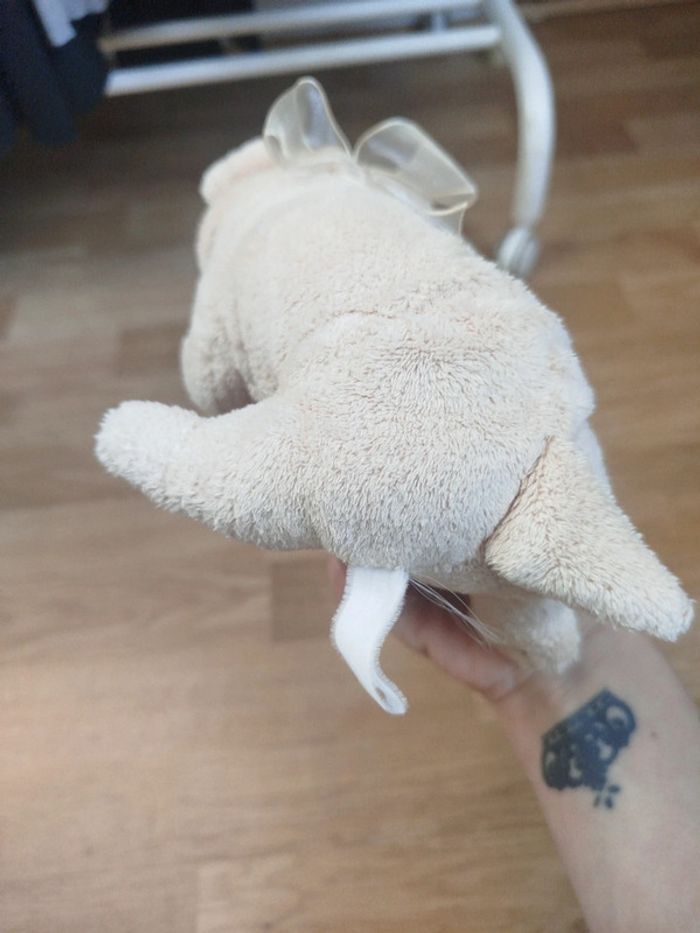 Peluche chiot avec nœud papillon dos - photo numéro 5
