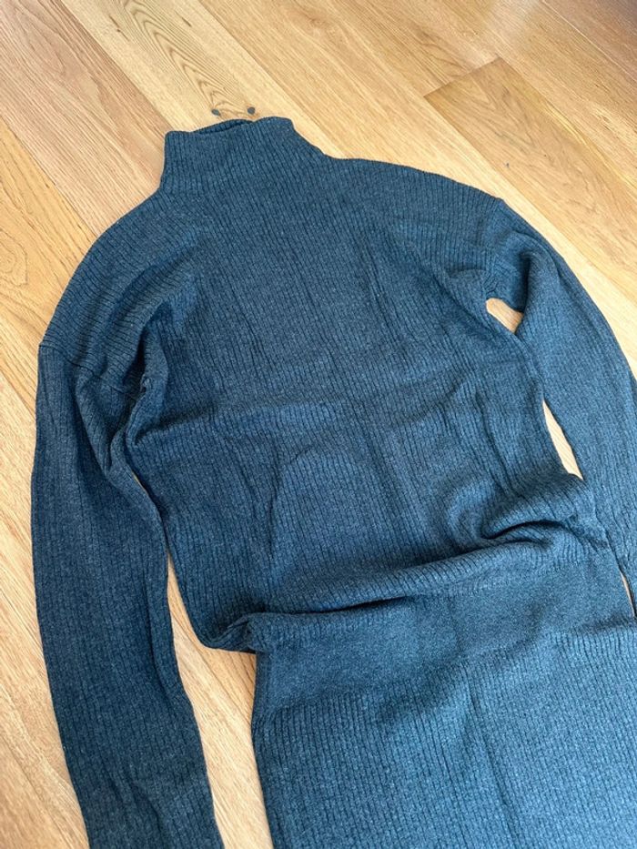 Robe grise très longue - photo numéro 2