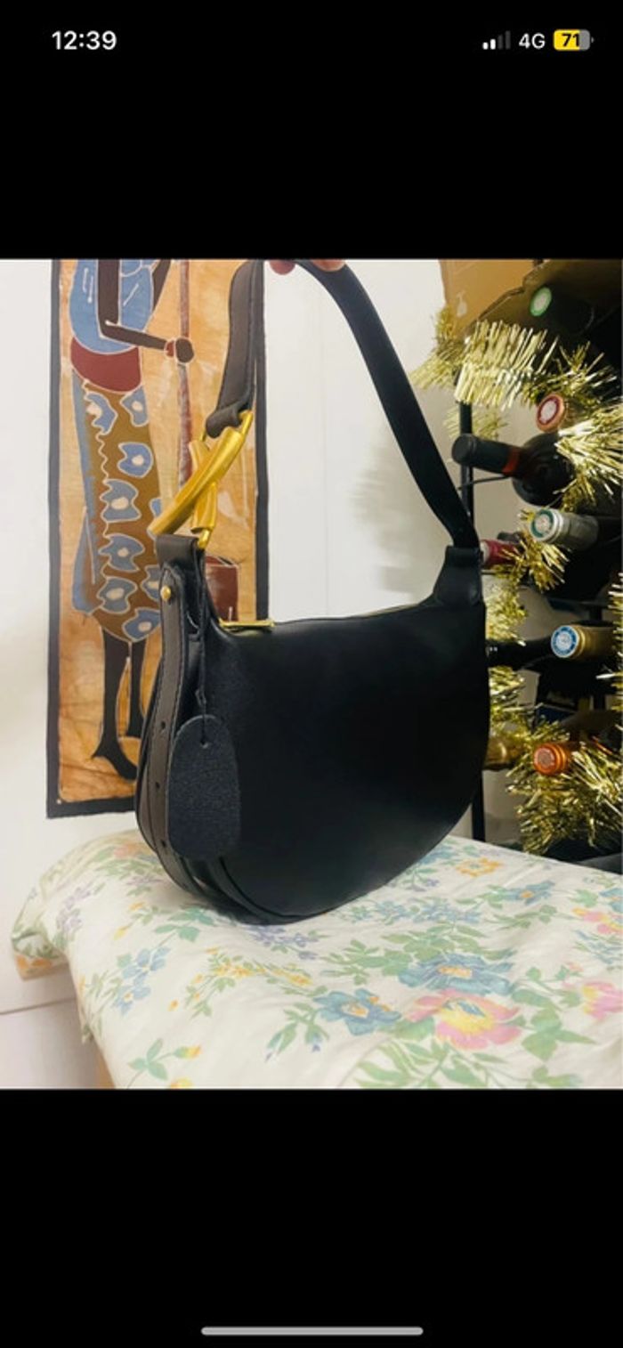 Magnifique sac à main en cuir noir valeur neuf 78 €