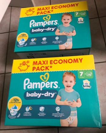 LOT DE 144 COUCHES PAMPERS BABY DRY TAILLE 7 NEUFS DANS L'EMBALLAGE