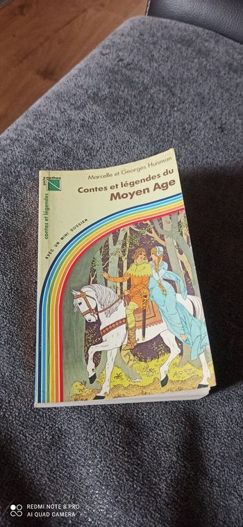 Livre contes et legendes du moyen age
