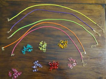 Lot de colliers et sucettes NEUFS