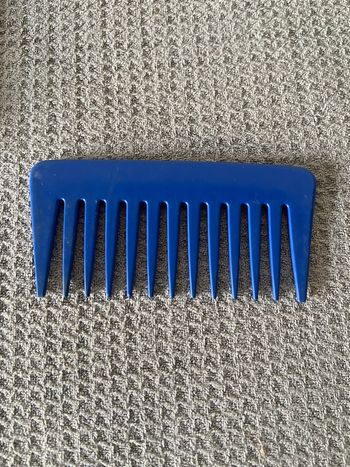 Peigne à cheveux bleu 