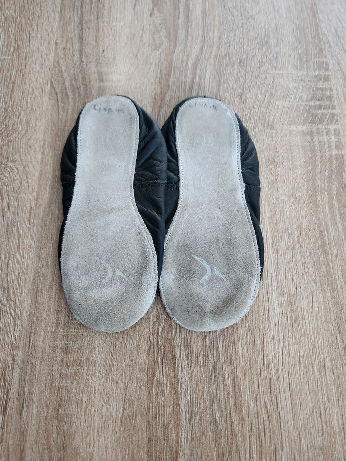 Chaussons noirs - photo numéro 2