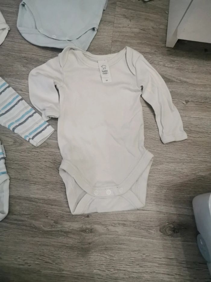 Lot de 6 bodys 3 mois - photo numéro 4