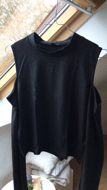 T-shirt noir avec de toutes petites paillettes NEUF