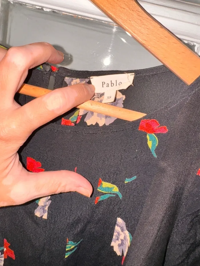 Robe Pablo  Taille 38 Avec empiècement en soie  Valeur 230 euros - photo numéro 5