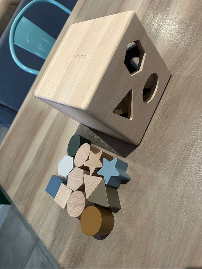 Jeu d’encastrement cube bois Liewood neuf sans étiquette - photo numéro 2