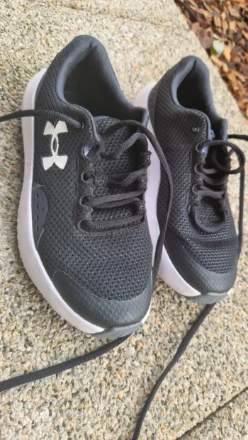 Baskets under armour taille 36.5 tres bon etat