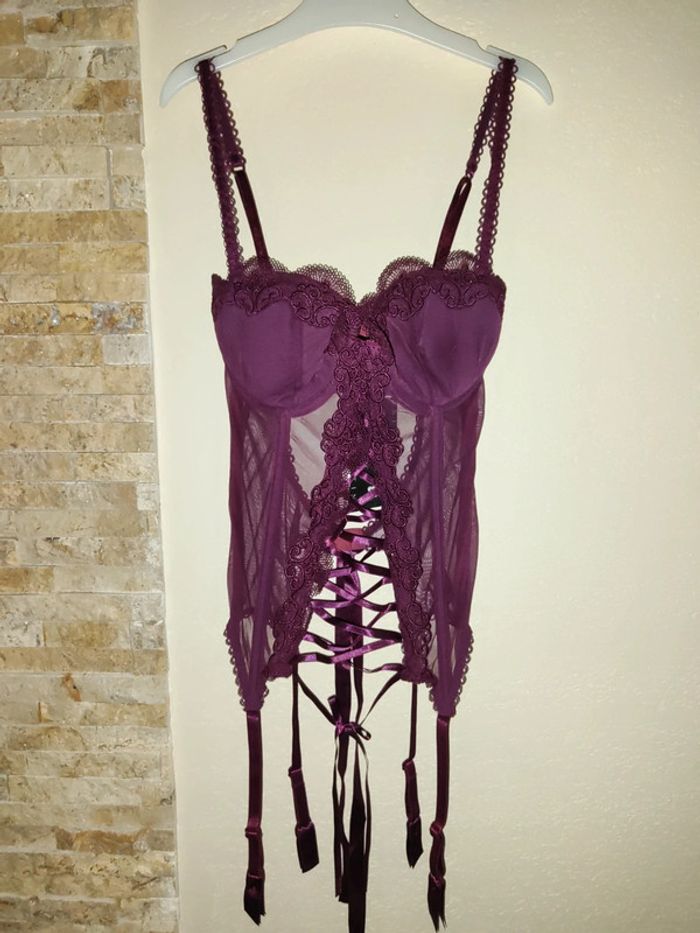 Corset porte jarretelles violet