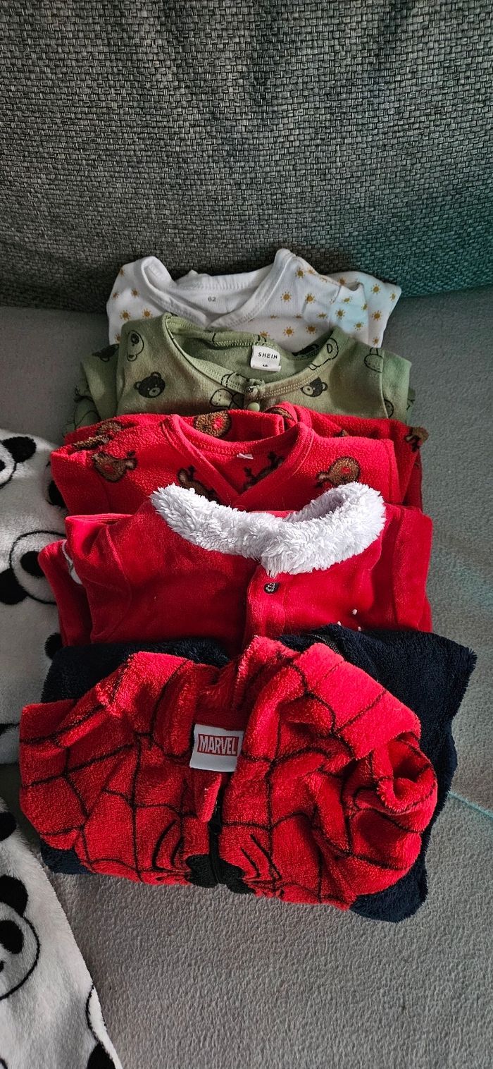 Lot de Pyjamas 3-6 mois - photo numéro 2