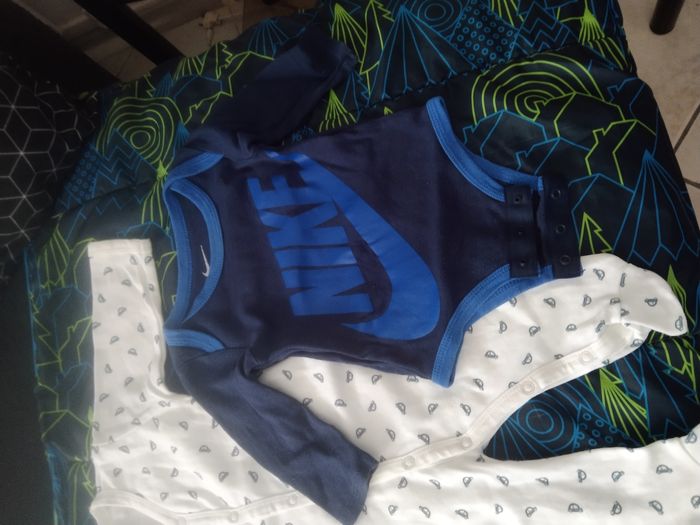 Pijama et body - photo numéro 2