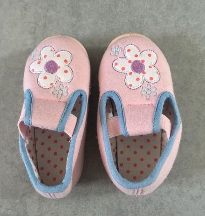Chaussons rose NEUFS - taille 20 - photo numéro 3
