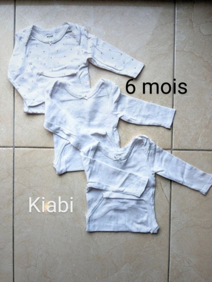 Lot body blanc kiabi 6 mois