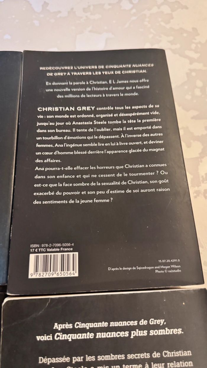 Lot de 4 livres Cinquante nuances de E. L. James  Trilogie complète + “Grey” - photo numéro 14