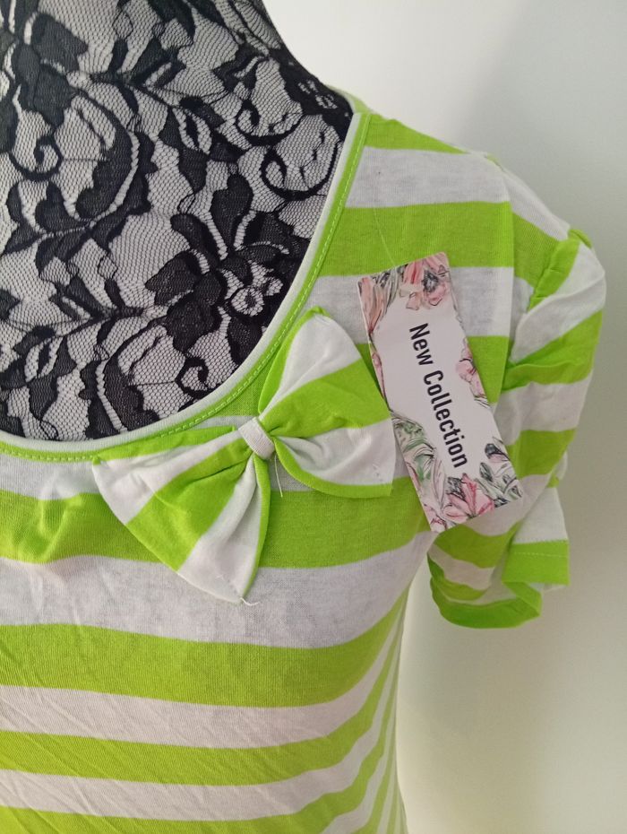 Joli tee-shirt avec p'tite dentelle à l' arrière - photo numéro 3