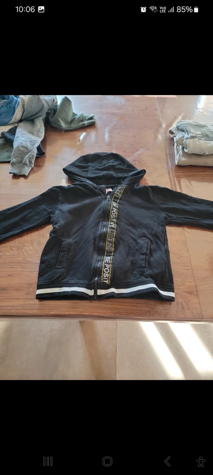 Lot de sweats garçon 8 ans - photo numéro 6